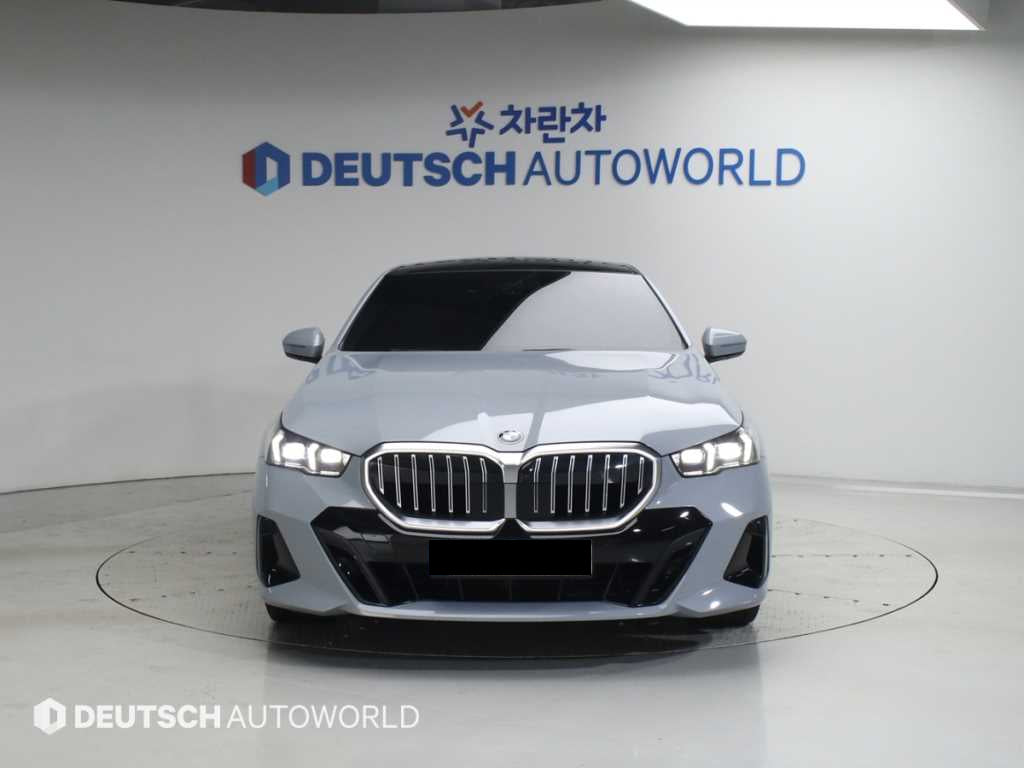 BMW 5-Series — photo 03