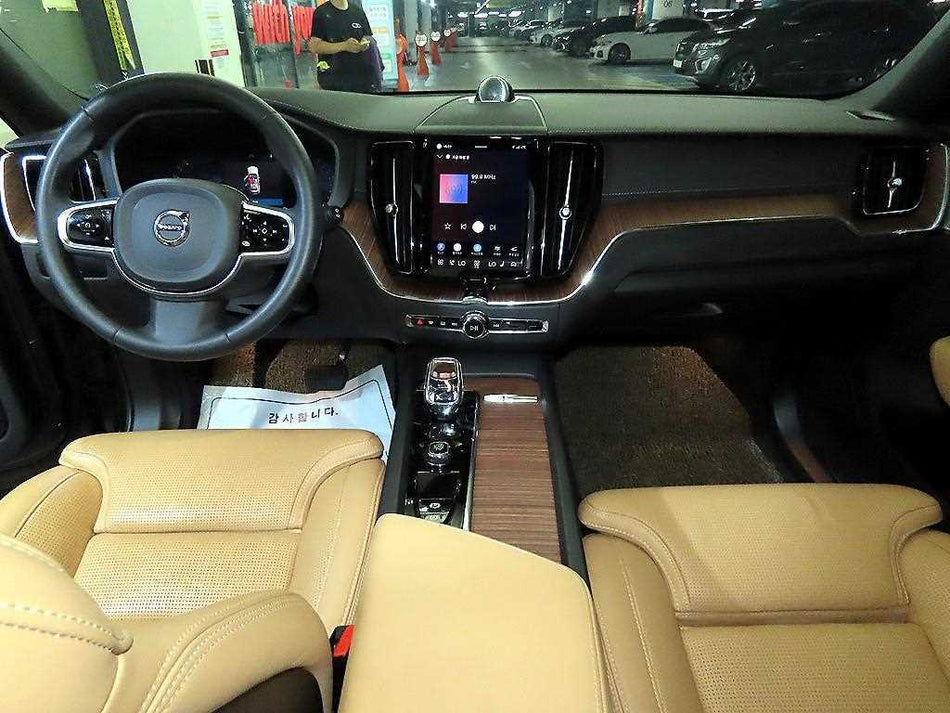 Volvo XC60 — photo 01