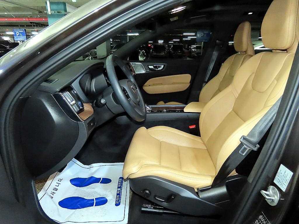 Volvo XC60 — photo 07