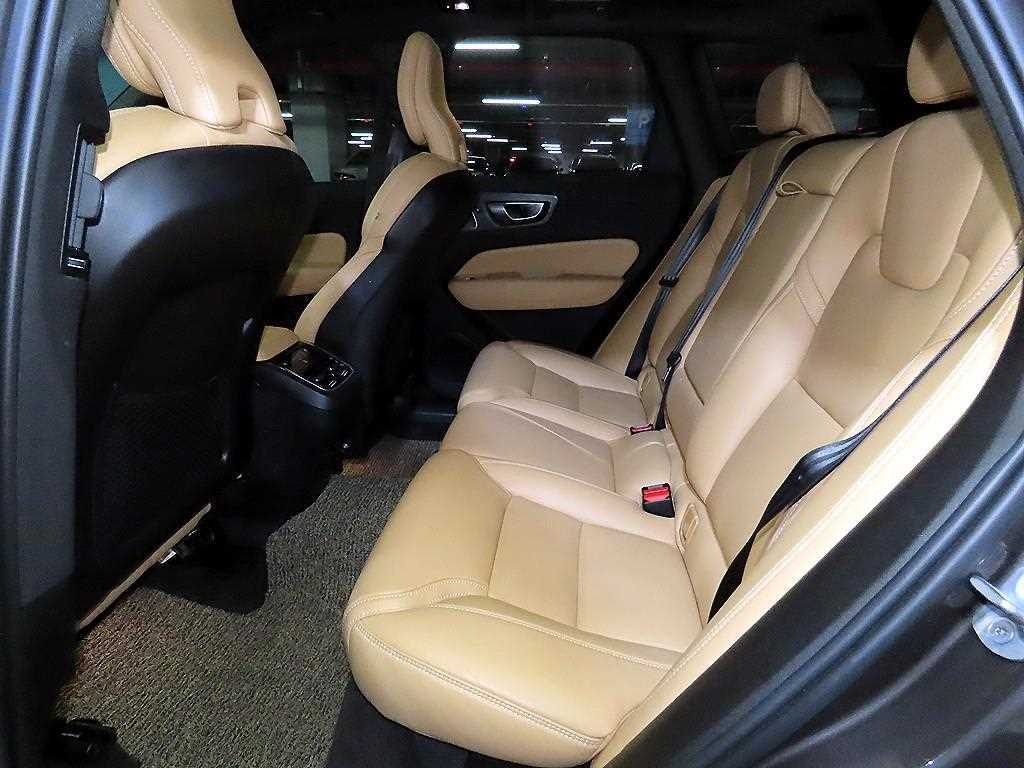 Volvo XC60 — photo 08