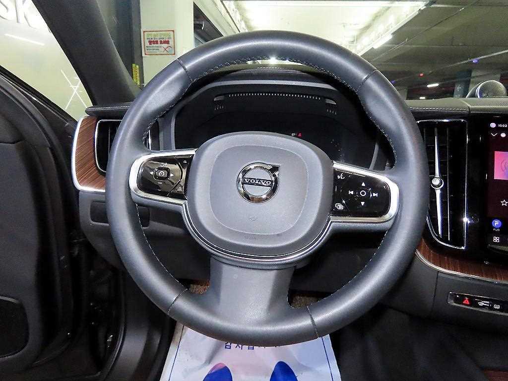 Volvo XC60 — photo 09