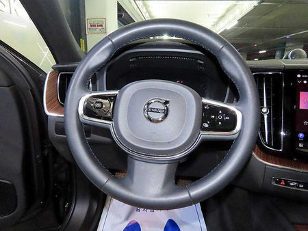 Volvo XC60 — photo 09