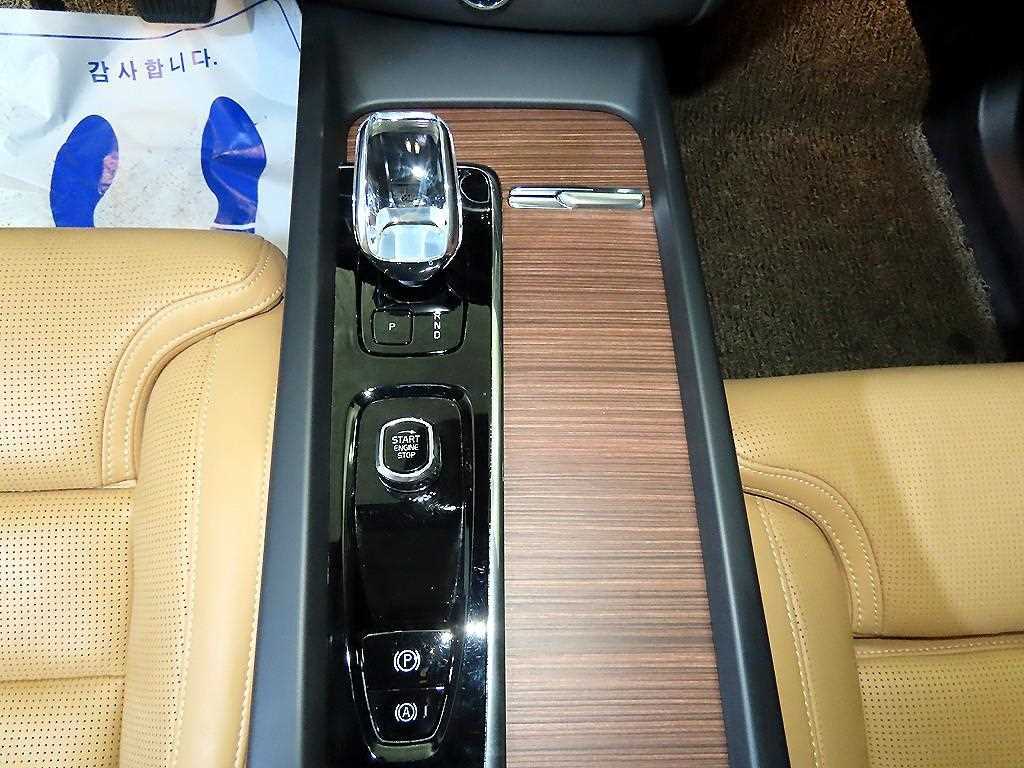 Volvo XC60 — photo 12