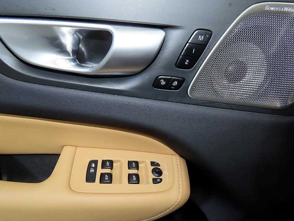 Volvo XC60 — photo 13