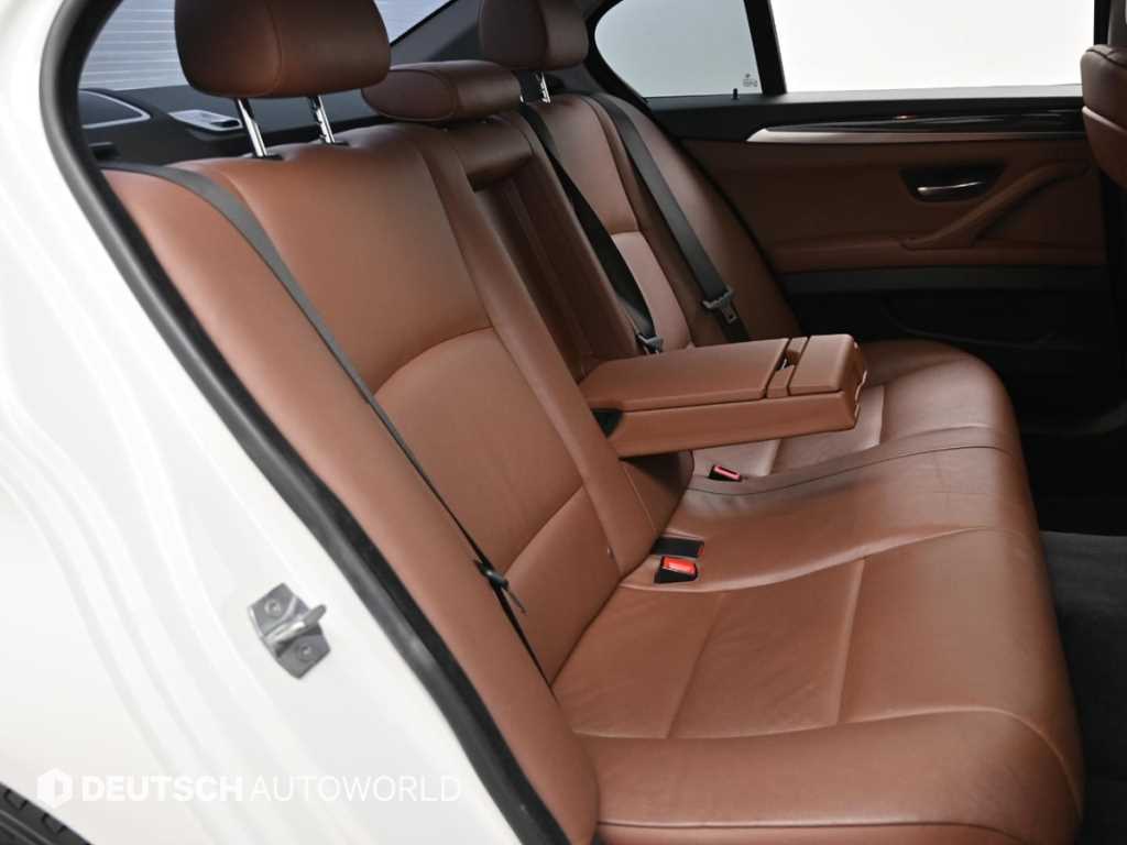 BMW 5-Series — photo 12