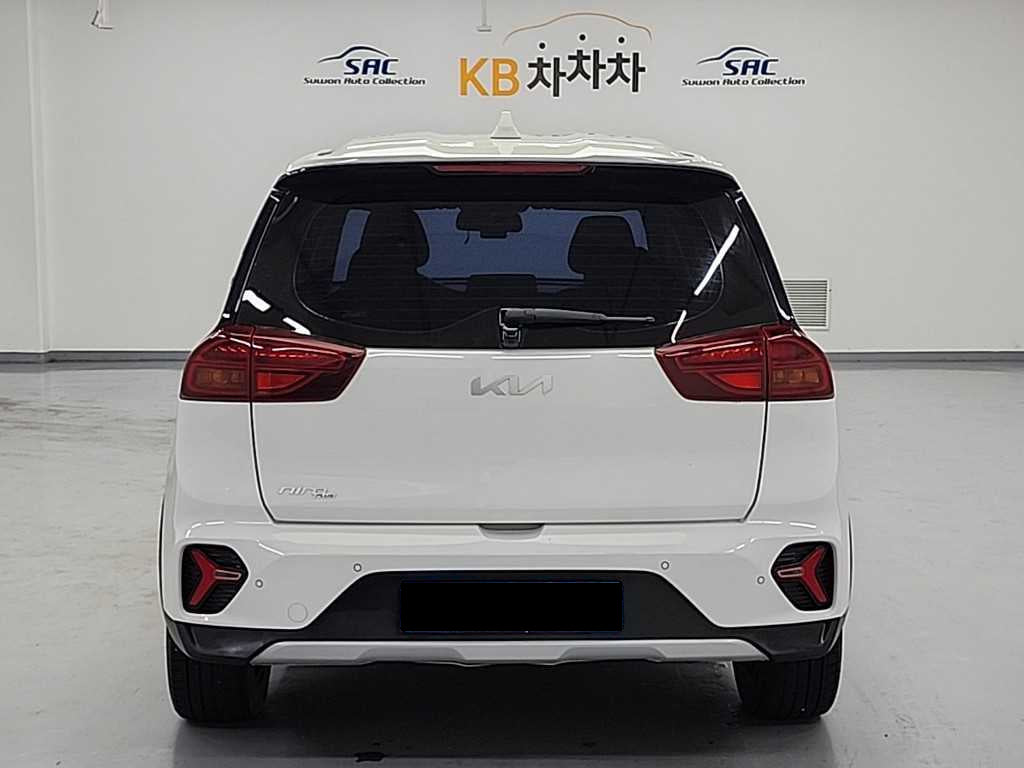 Kia Niro — photo 04