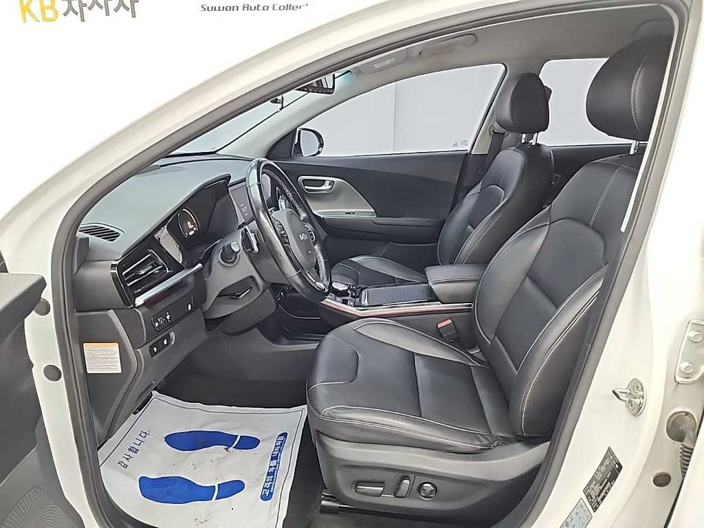 Kia Niro — photo 12