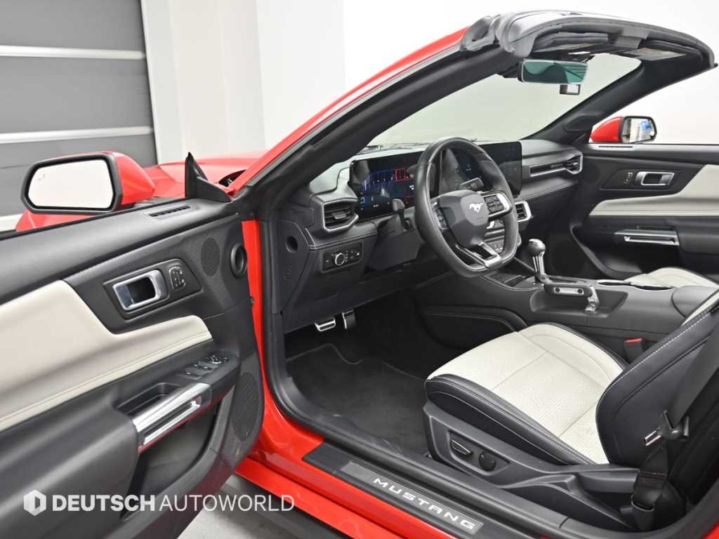 Ford Mustang — photo 11