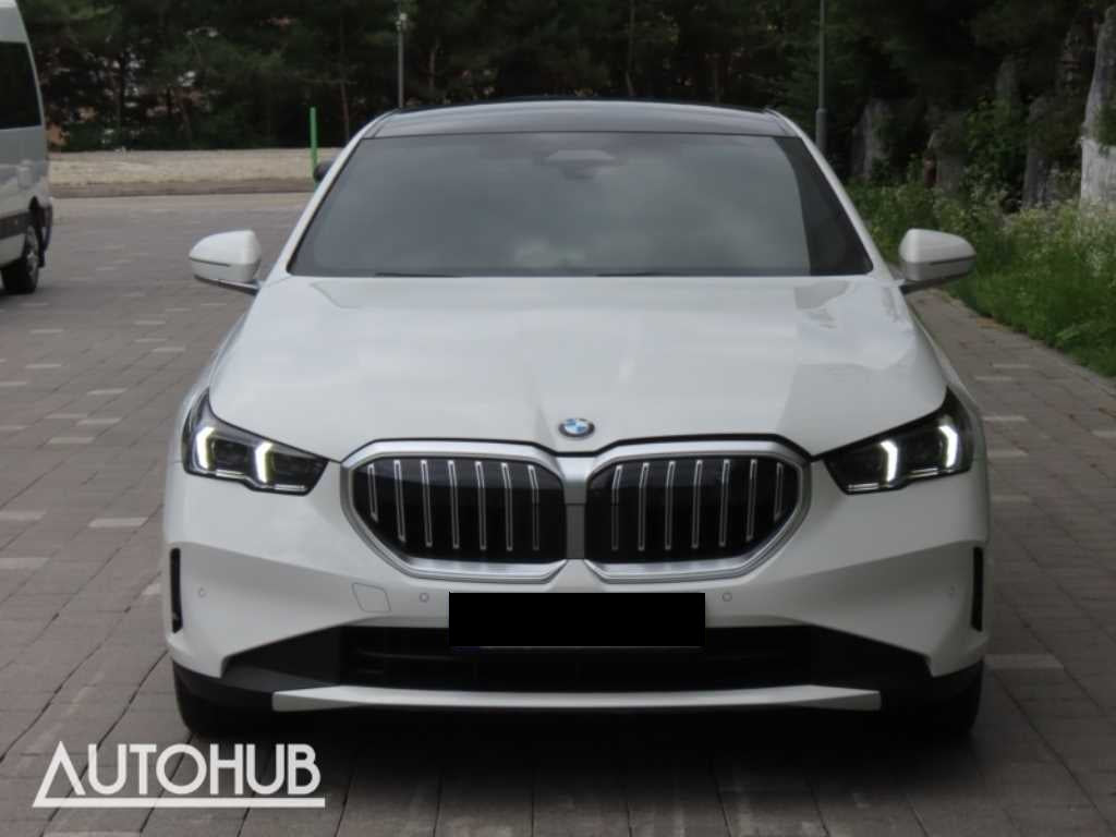 BMW 5-Series — photo 01