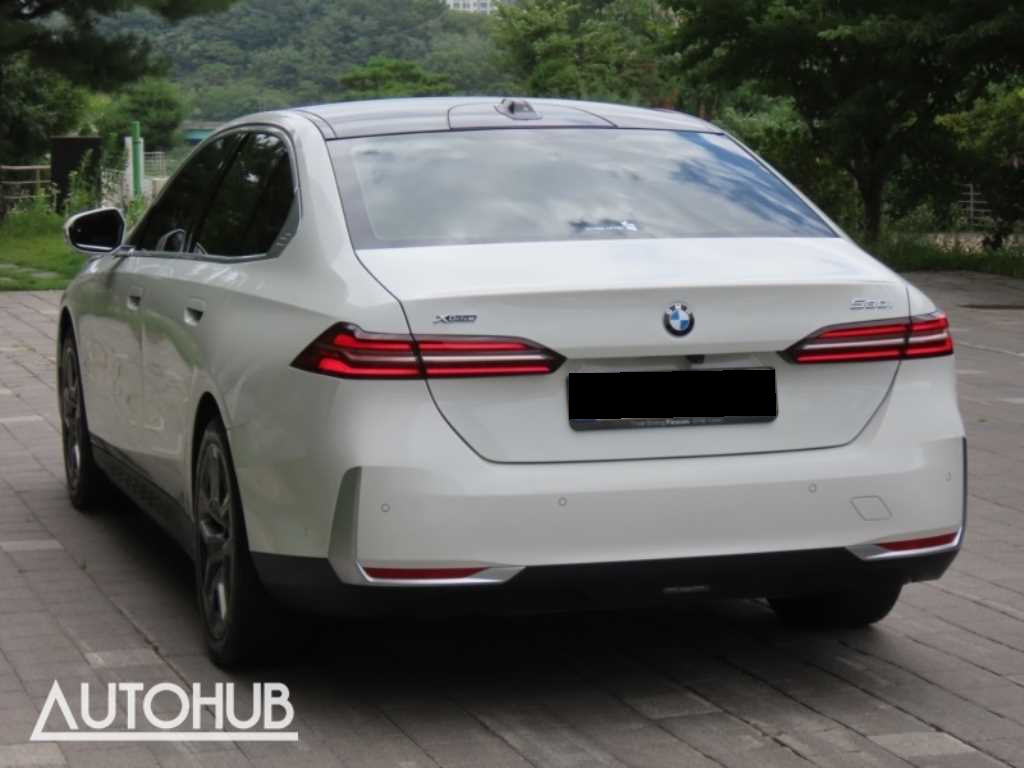 BMW 5-Series — photo 04