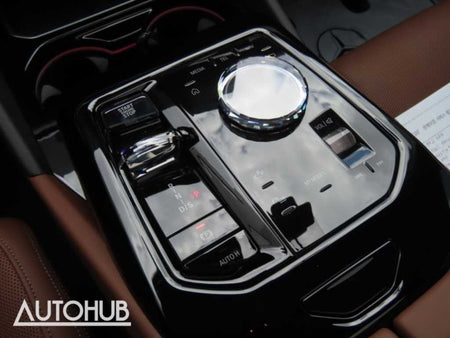 BMW 5-Series — photo 07