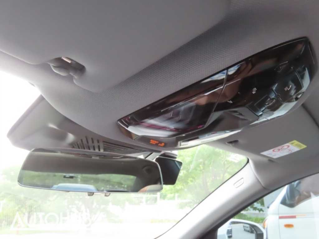 BMW 5-Series — photo 10