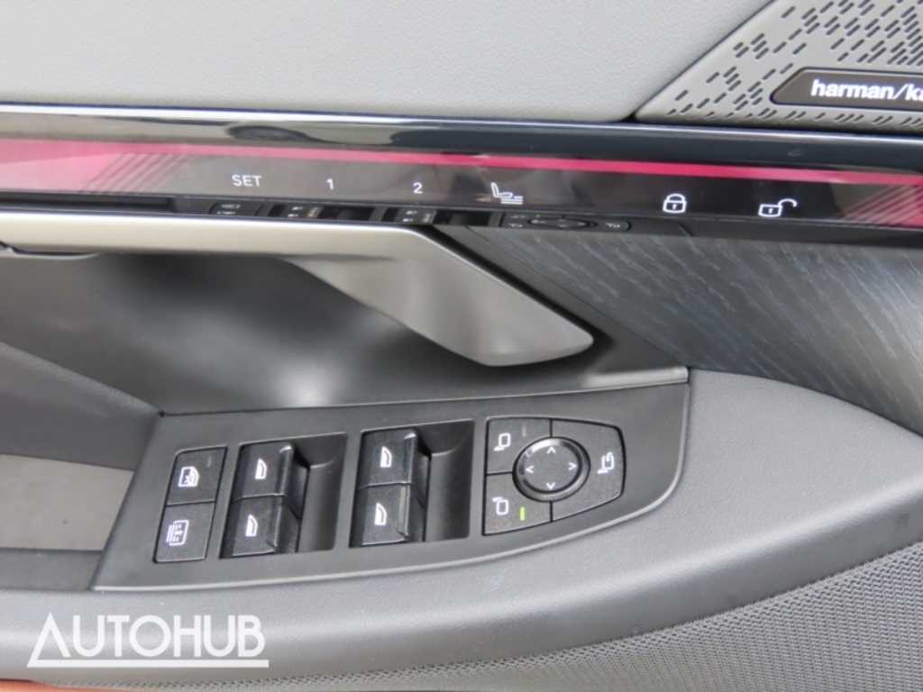 BMW 5-Series — photo 13