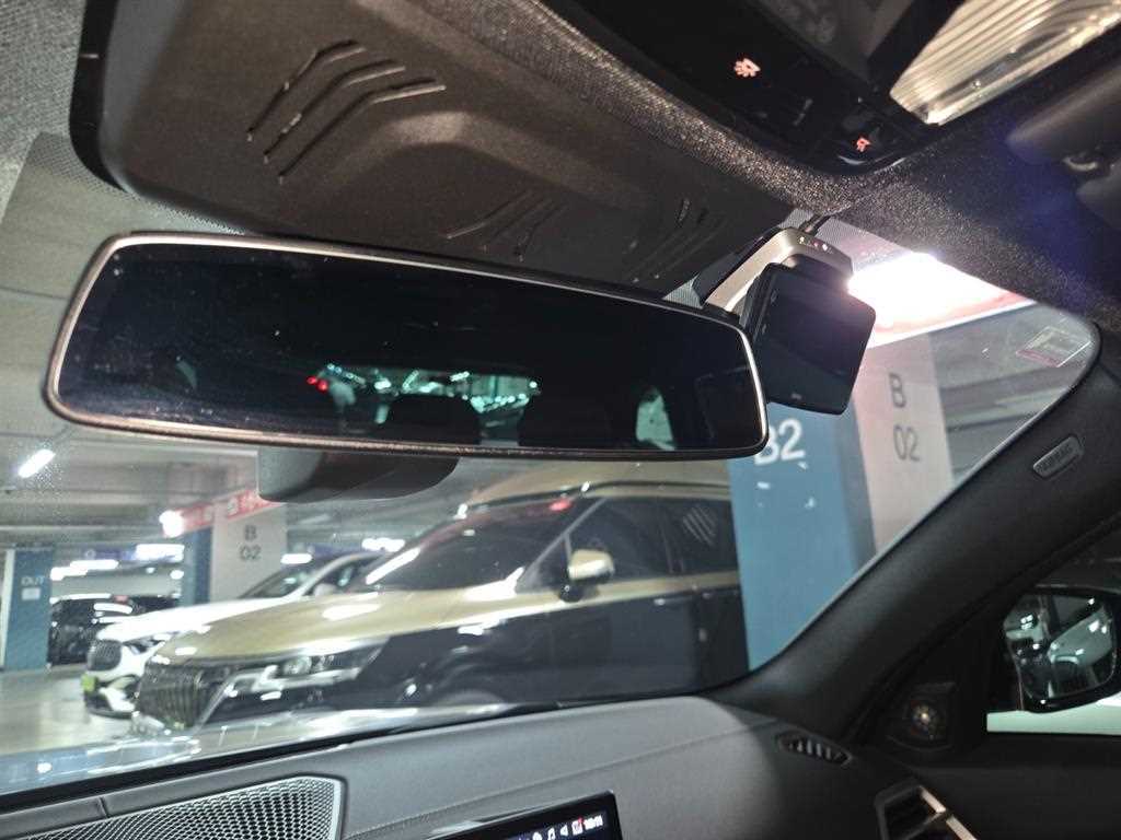 BMW 3-Series — photo 12
