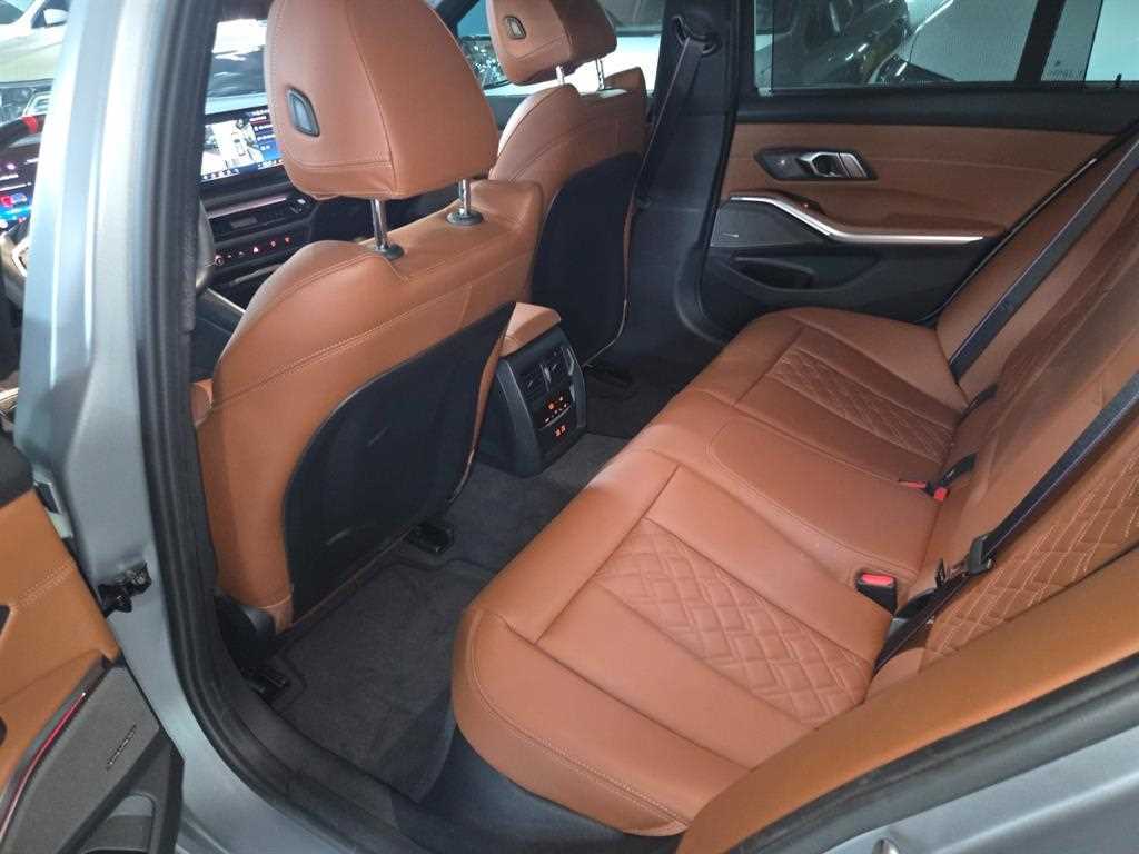 BMW 3-Series — photo 17