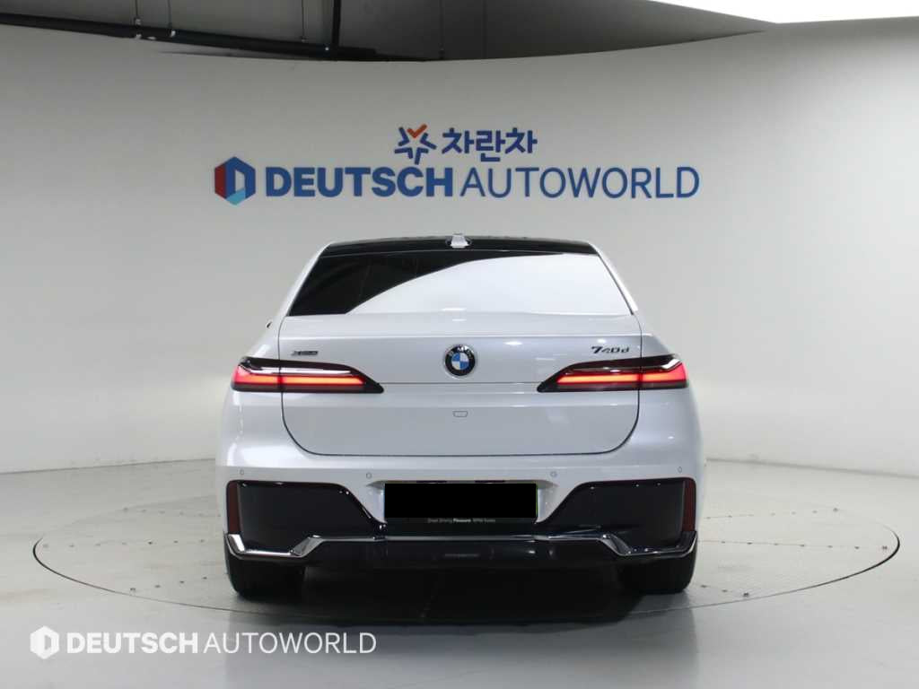 BMW 7-Series — photo 04