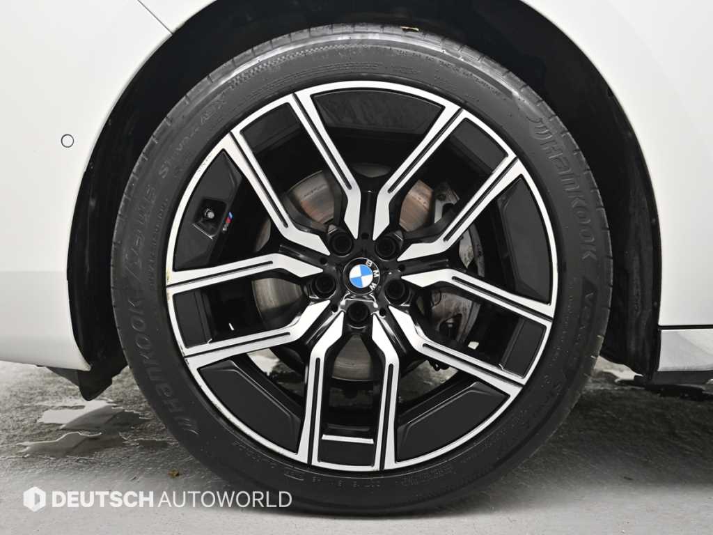 BMW 7-Series — photo 05