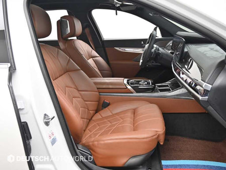 BMW 7-Series — photo 10