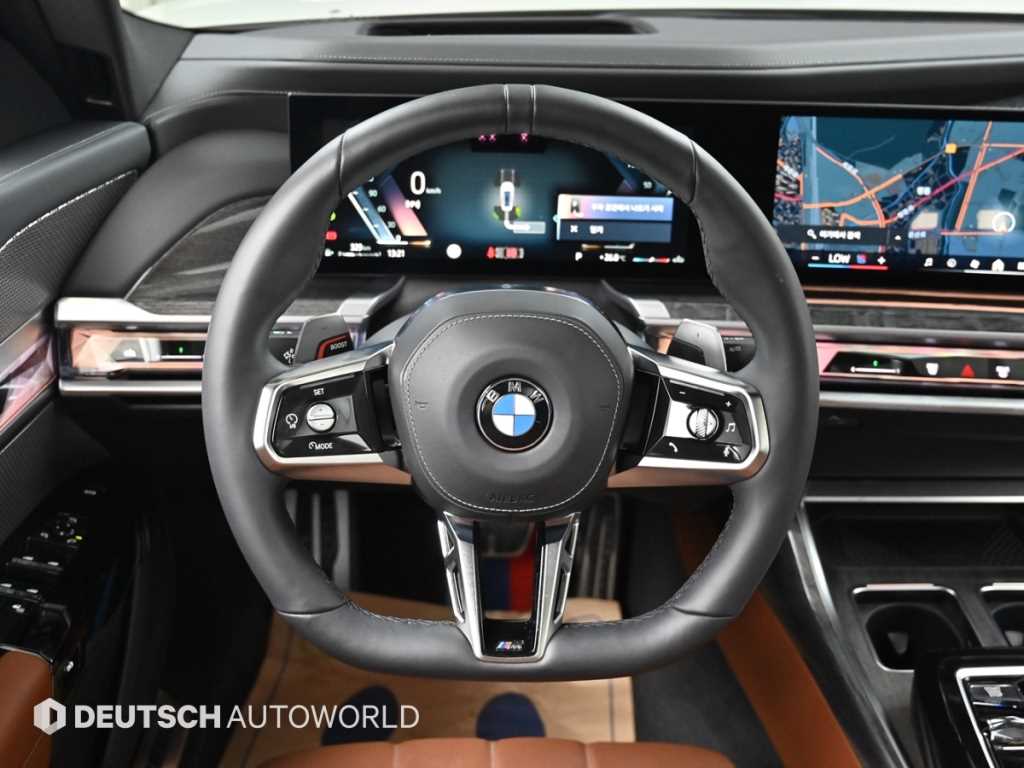 BMW 7-Series — photo 13