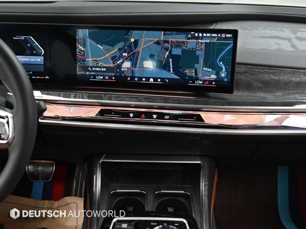 BMW 7-Series — photo 14