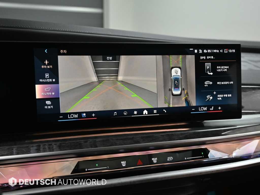 BMW 7-Series — photo 15