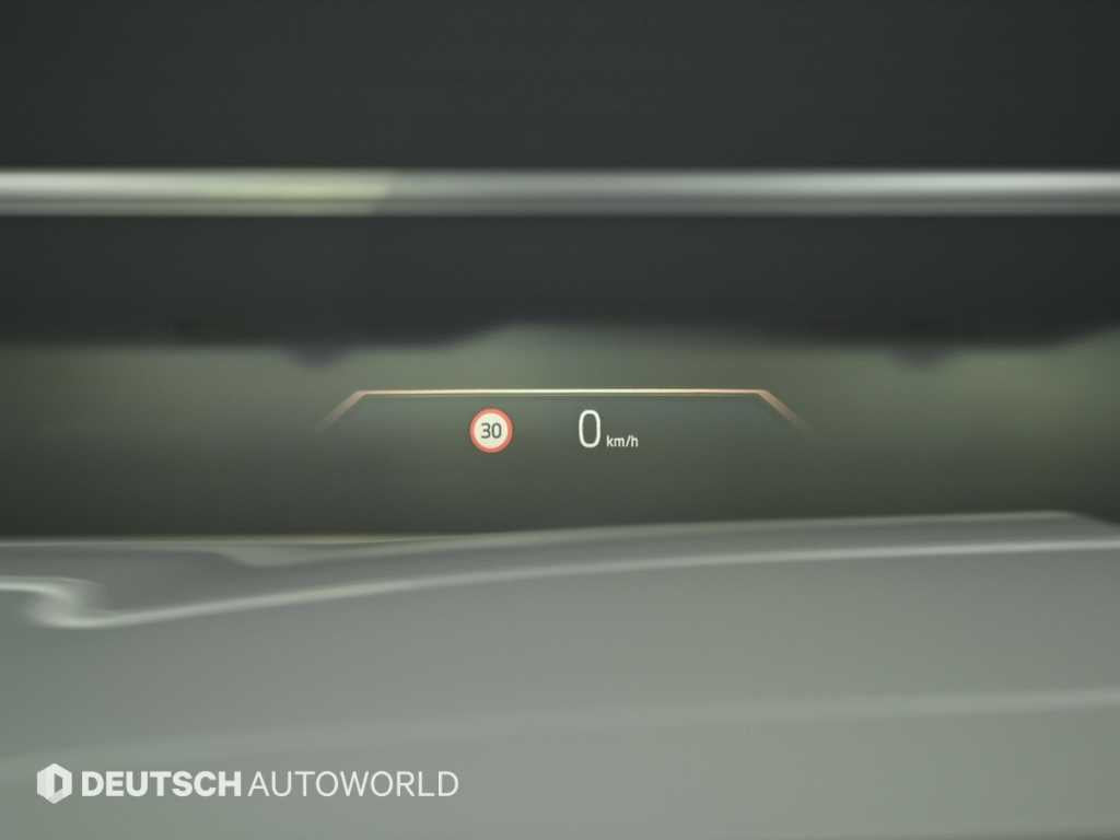 BMW 7-Series — photo 17