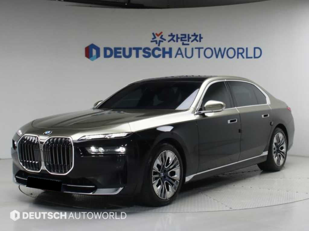 BMW 7-Series — photo 01