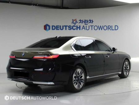 BMW 7-Series — photo 02