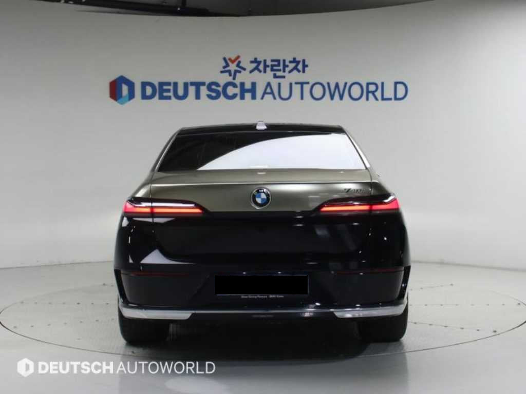 BMW 7-Series — photo 04