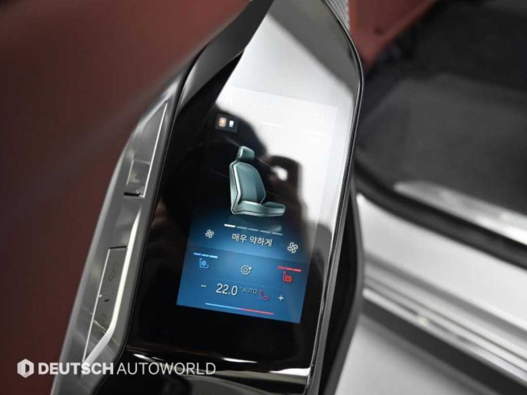 BMW 7-Series — photo 16