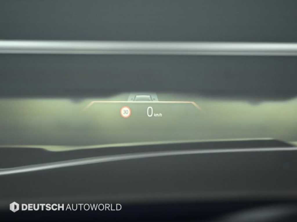 BMW 7-Series — photo 17