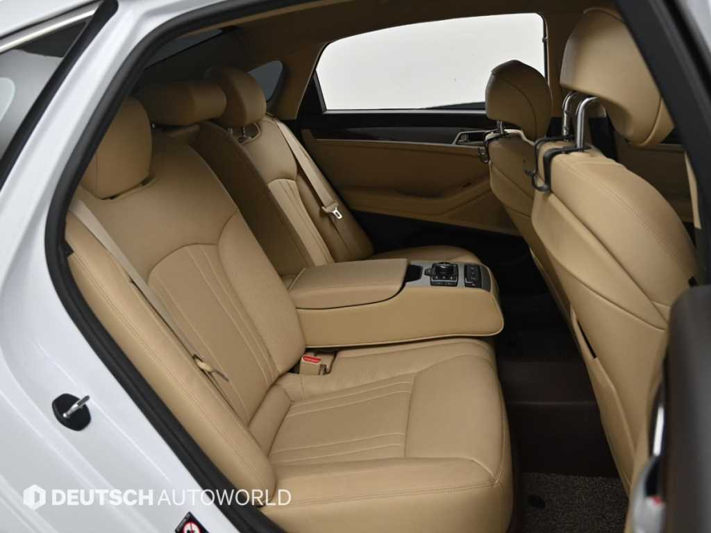 Genesis G80 — photo 12