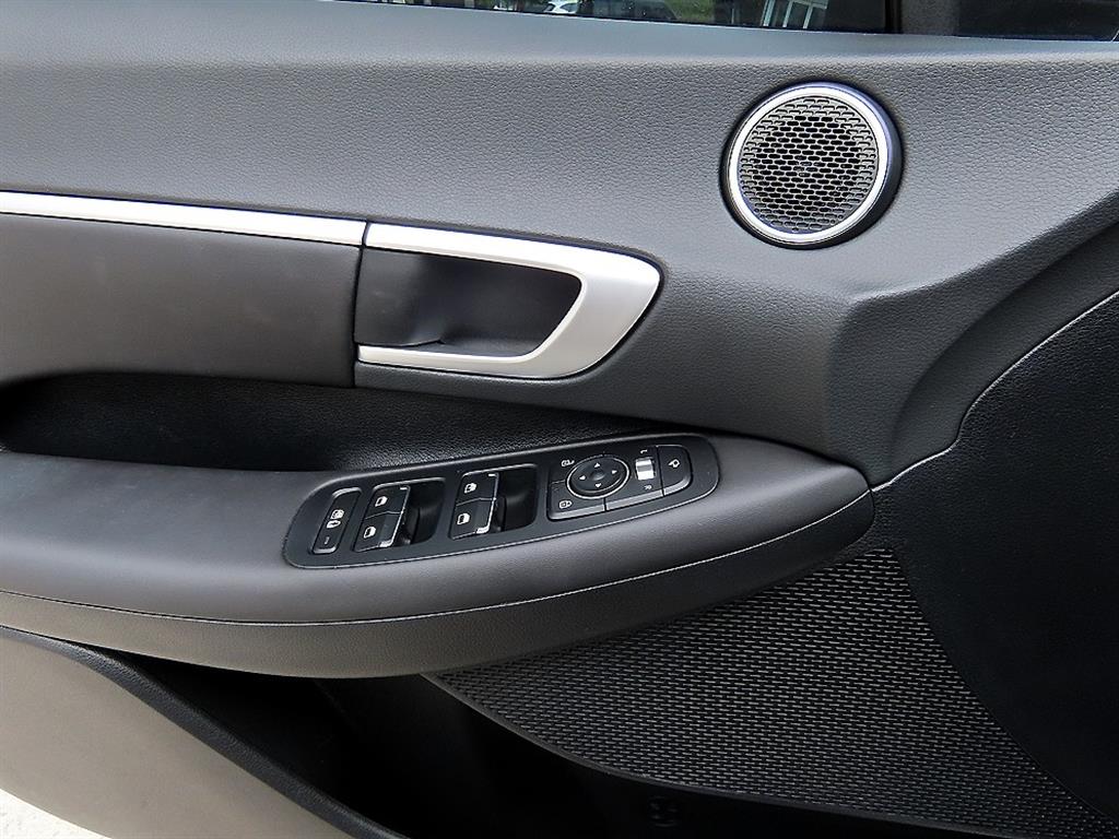 Hyundai Sonata — photo 11