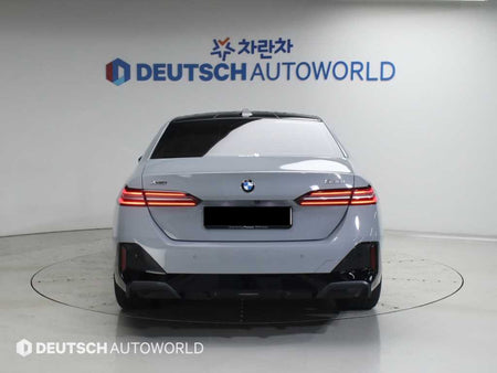 BMW 5-Series — photo 04