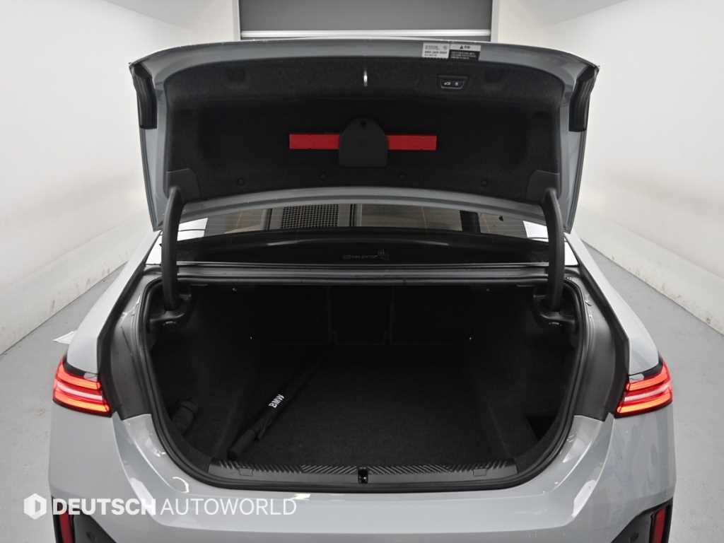 BMW 5-Series — photo 19