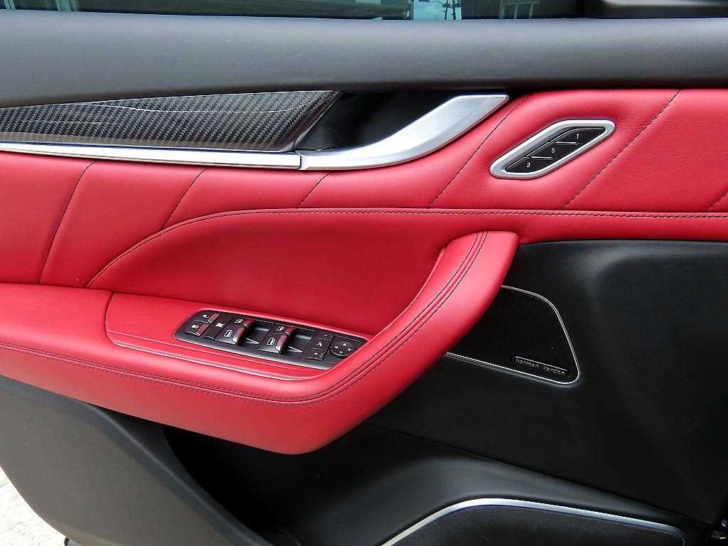 Maserati Levante — photo 11