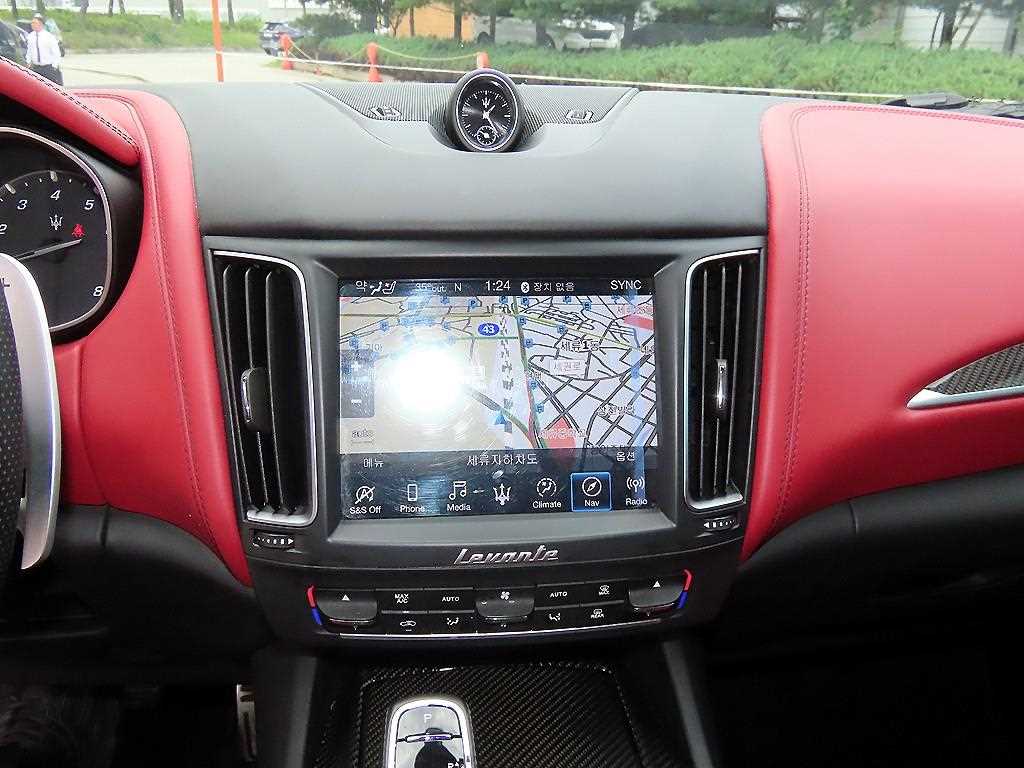 Maserati Levante — photo 12