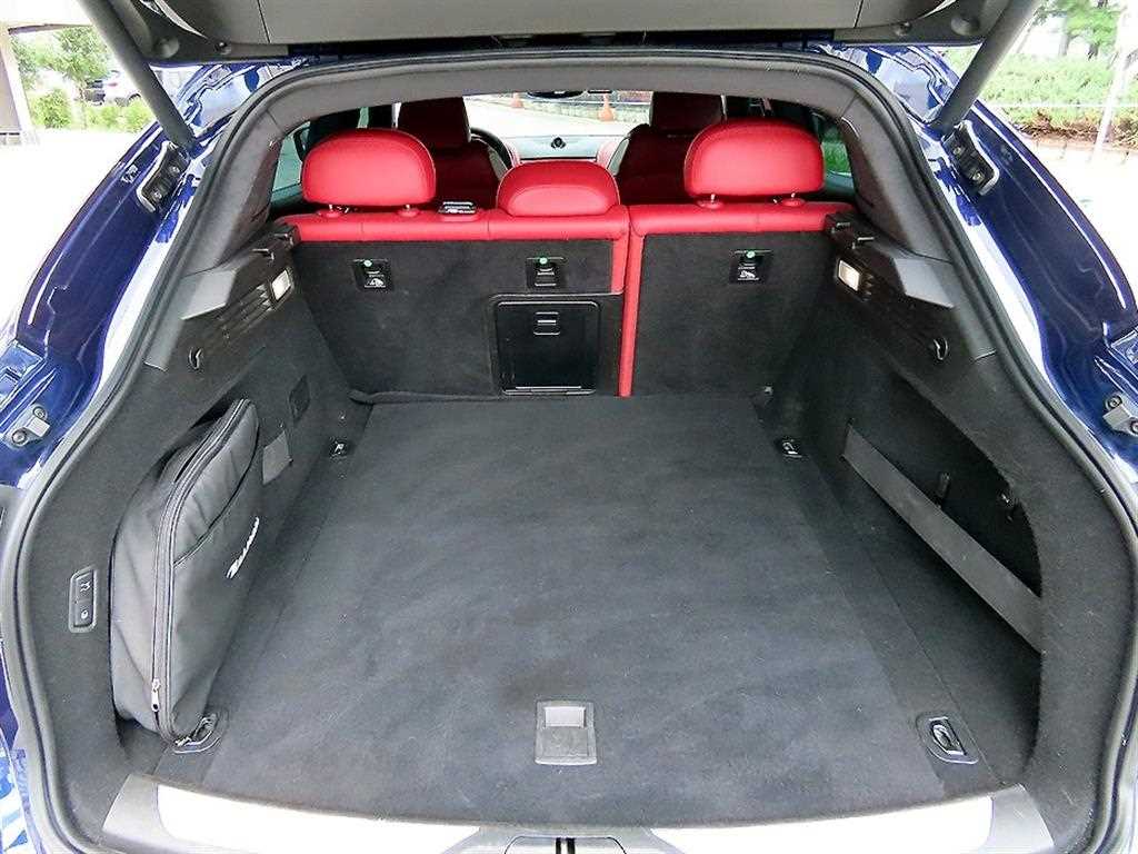 Maserati Levante — photo 17