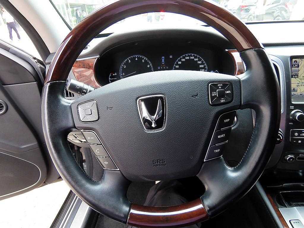Hyundai Equus — photo 08