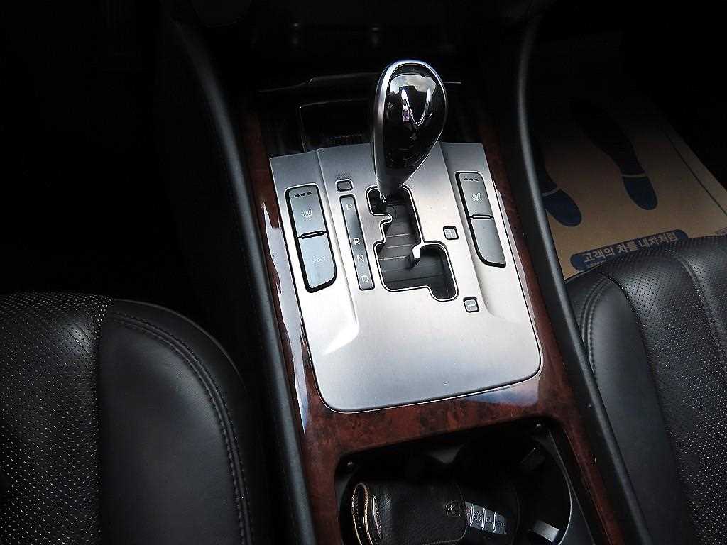 Hyundai Equus — photo 09