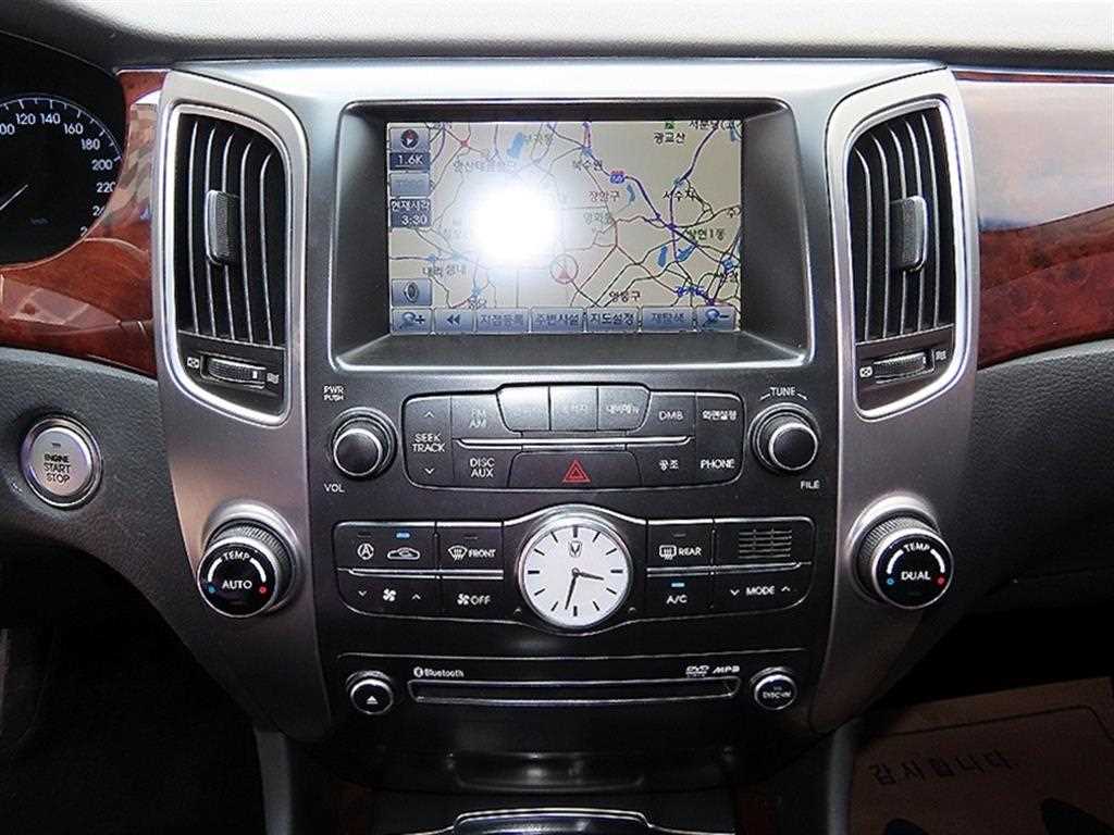 Hyundai Equus — photo 13