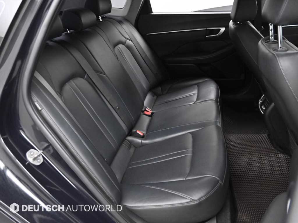 Hyundai Sonata — photo 12