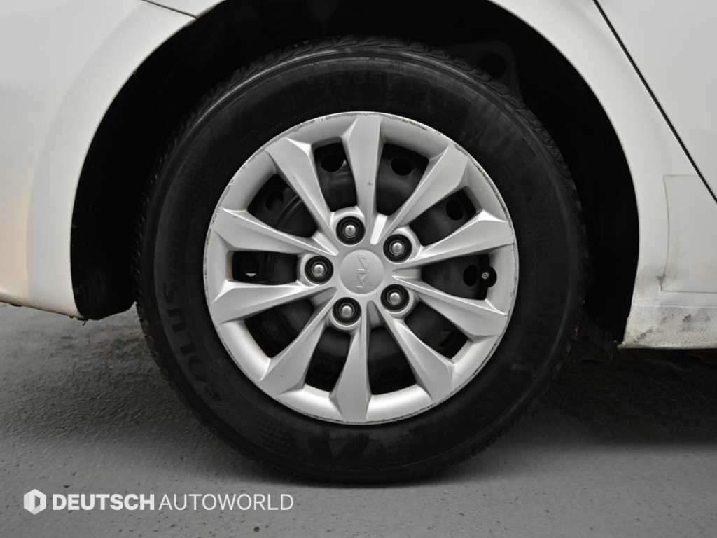 Kia K3 — photo 05