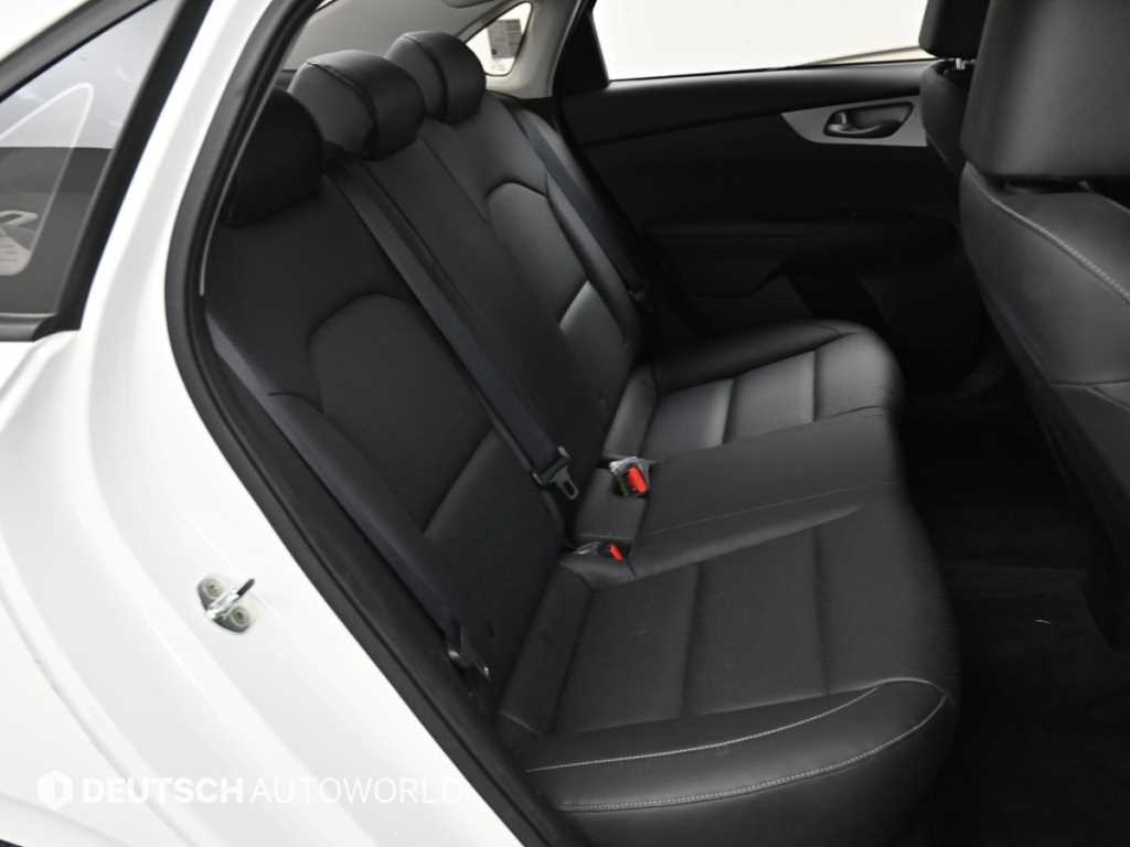 Kia K3 — photo 12