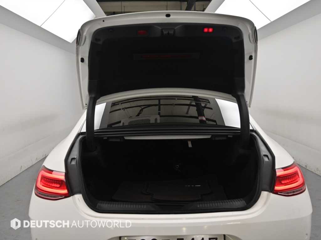 Mercedes-Benz CLS-Class — photo 19