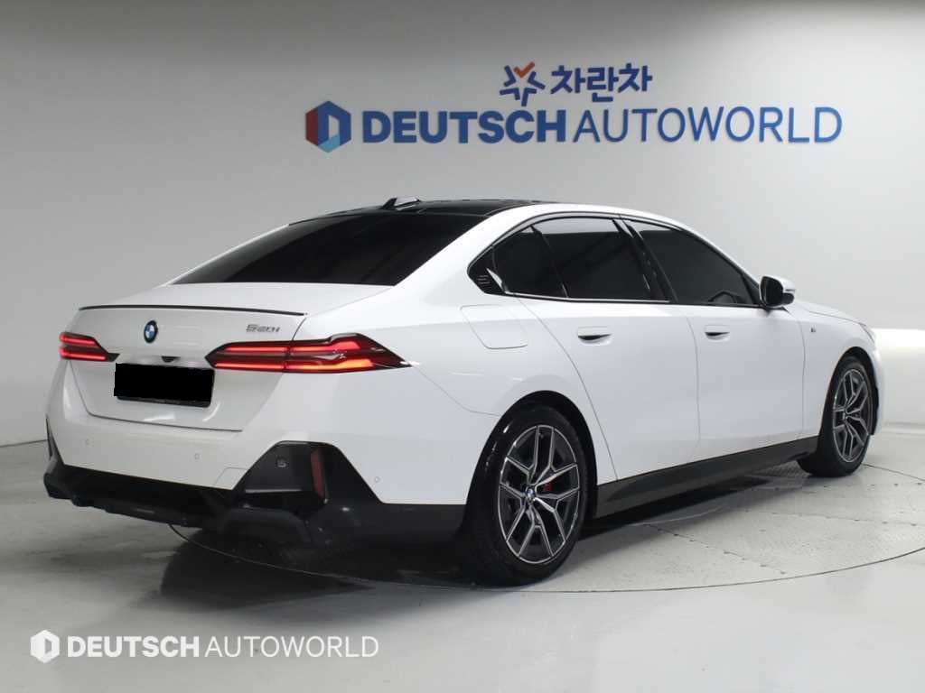 BMW 5-Series — photo 02