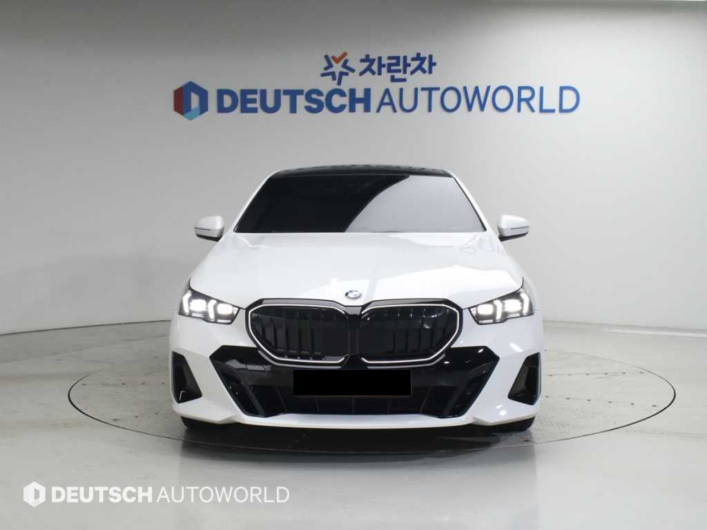 BMW 5-Series — photo 03