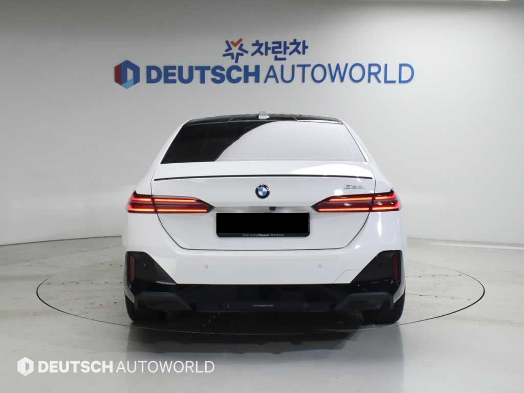 BMW 5-Series — photo 04