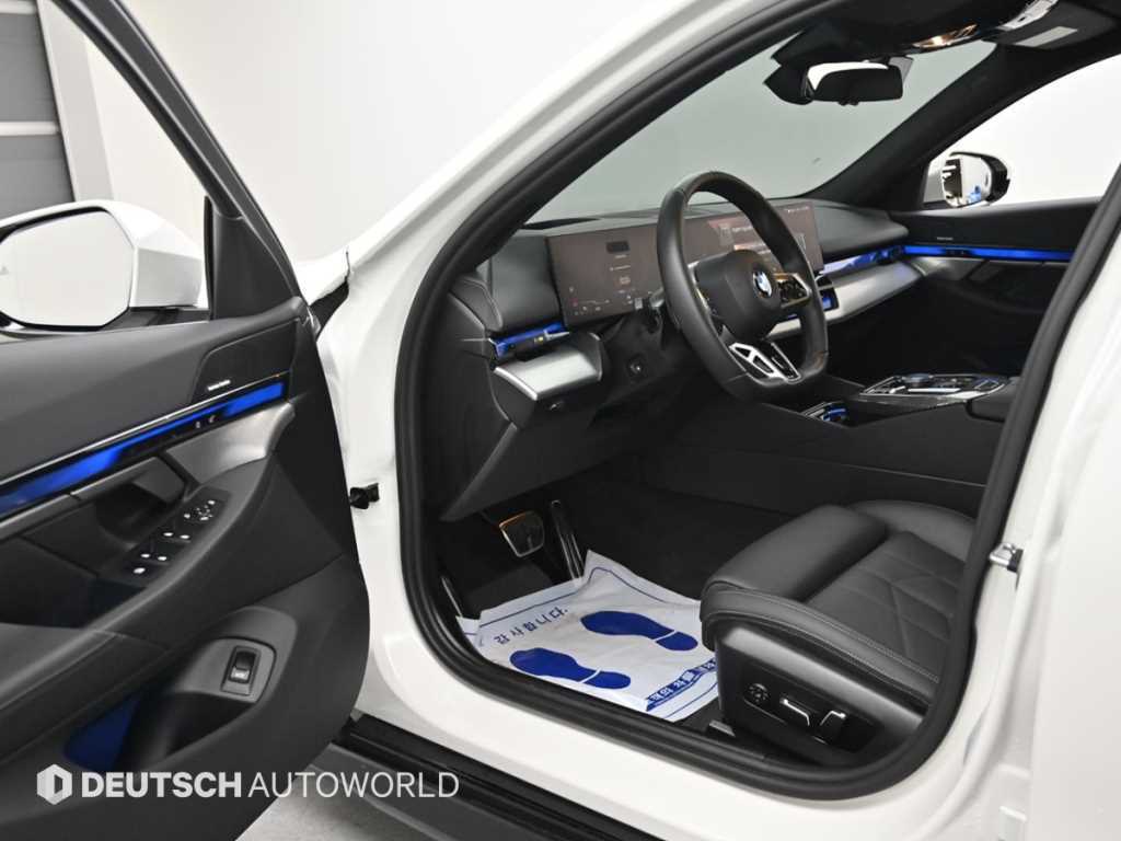 BMW 5-Series — photo 11