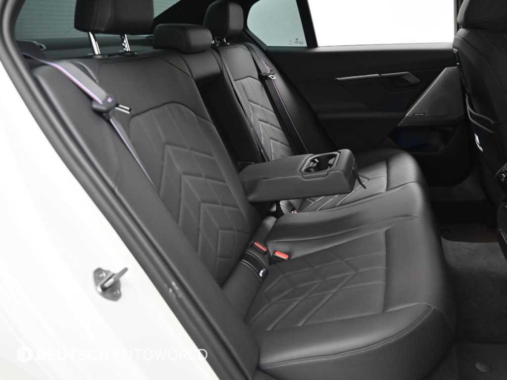 BMW 5-Series — photo 12